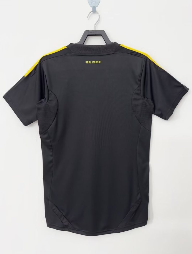2011-2012 Real Madrid gatekeeping uniform short sleeves