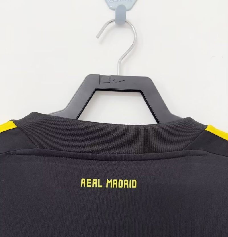 2011-2012 Real Madrid gatekeeping uniform short sleeves